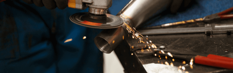 Los adhesivos industriales han demostrado ser una herramienta indispensable en la industria metalúrgica de Saltillo