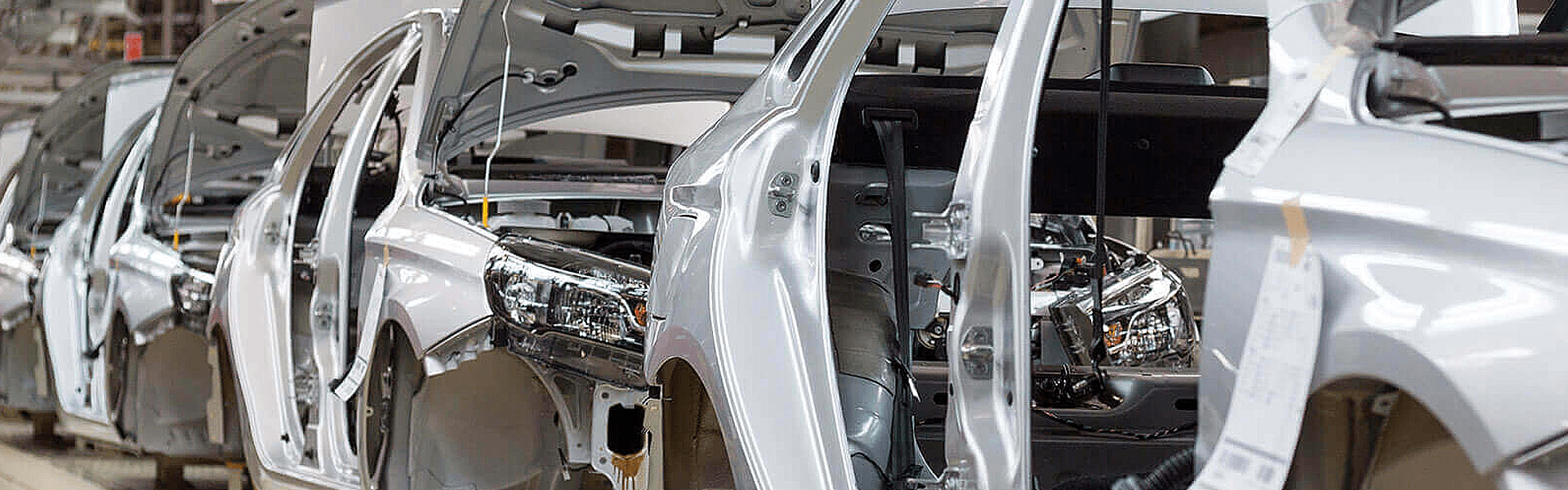La Relevancia Indispensable de los Adhesivos en la Industria Automotriz