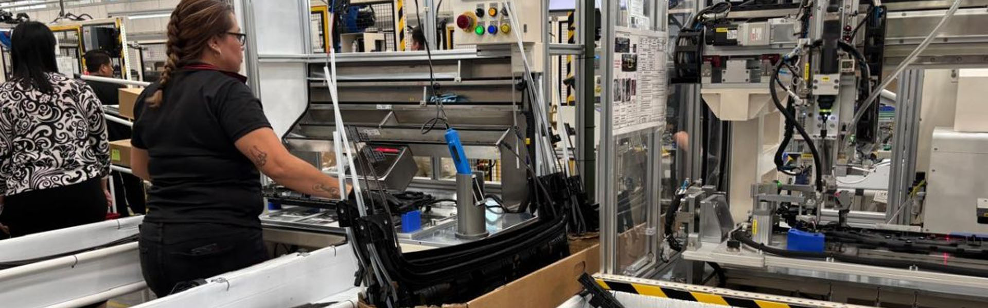 Adhesivos Industriales en Coahuila: Liderazgo en el Sector Automotriz con Chemlok® y Parker Lord