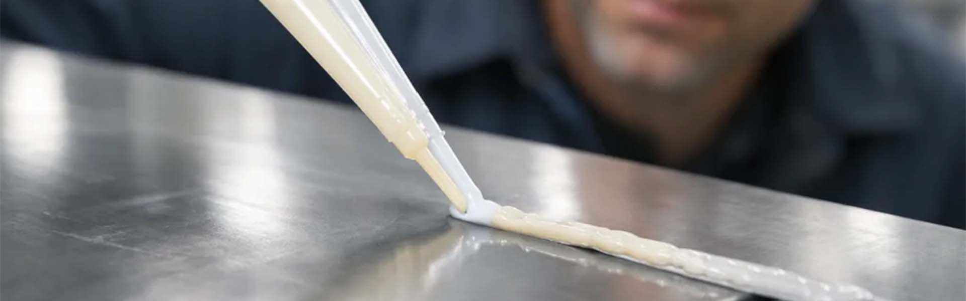 Adhesivos Químicos en Saltillo: Innovación y Eficiencia para la Manufactura de Alta Exigencia